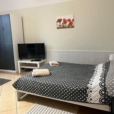 Idill Apartmanhaz B&B Tiszafüred Exteriör bild