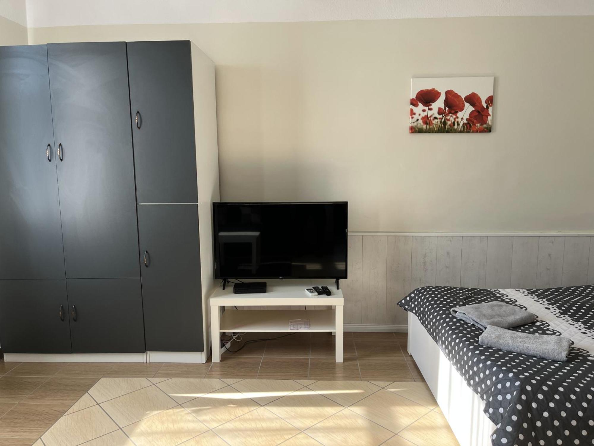 Idill Apartmanhaz B&B Tiszafüred Exteriör bild