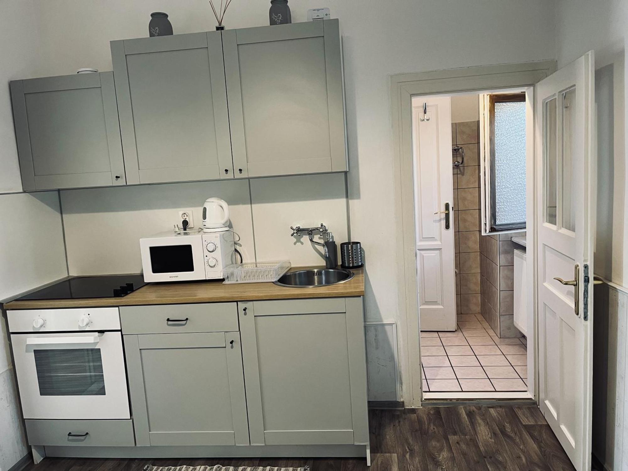 Idill Apartmanhaz B&B Tiszafüred Exteriör bild