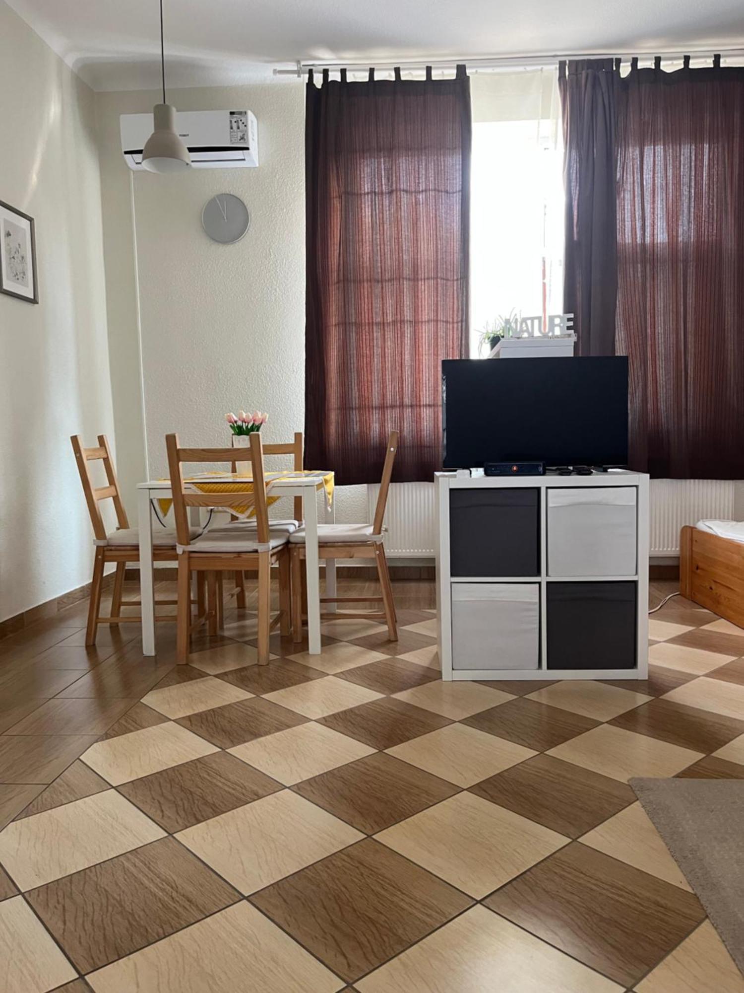 Idill Apartmanhaz B&B Tiszafüred Exteriör bild