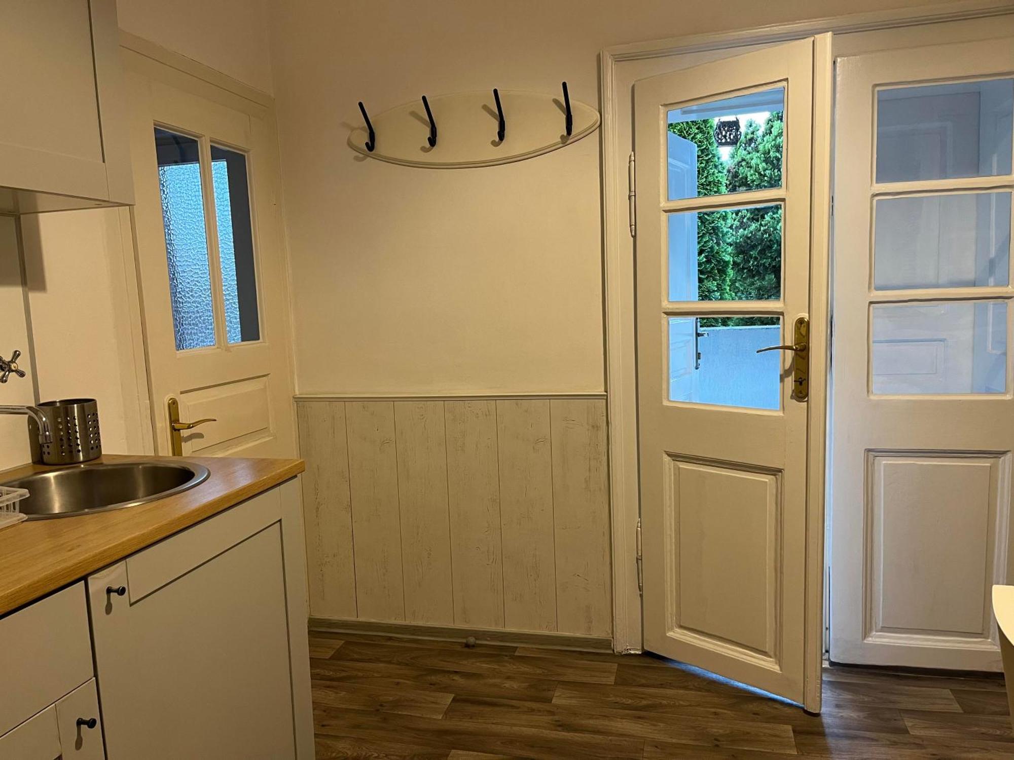 Idill Apartmanhaz B&B Tiszafüred Exteriör bild