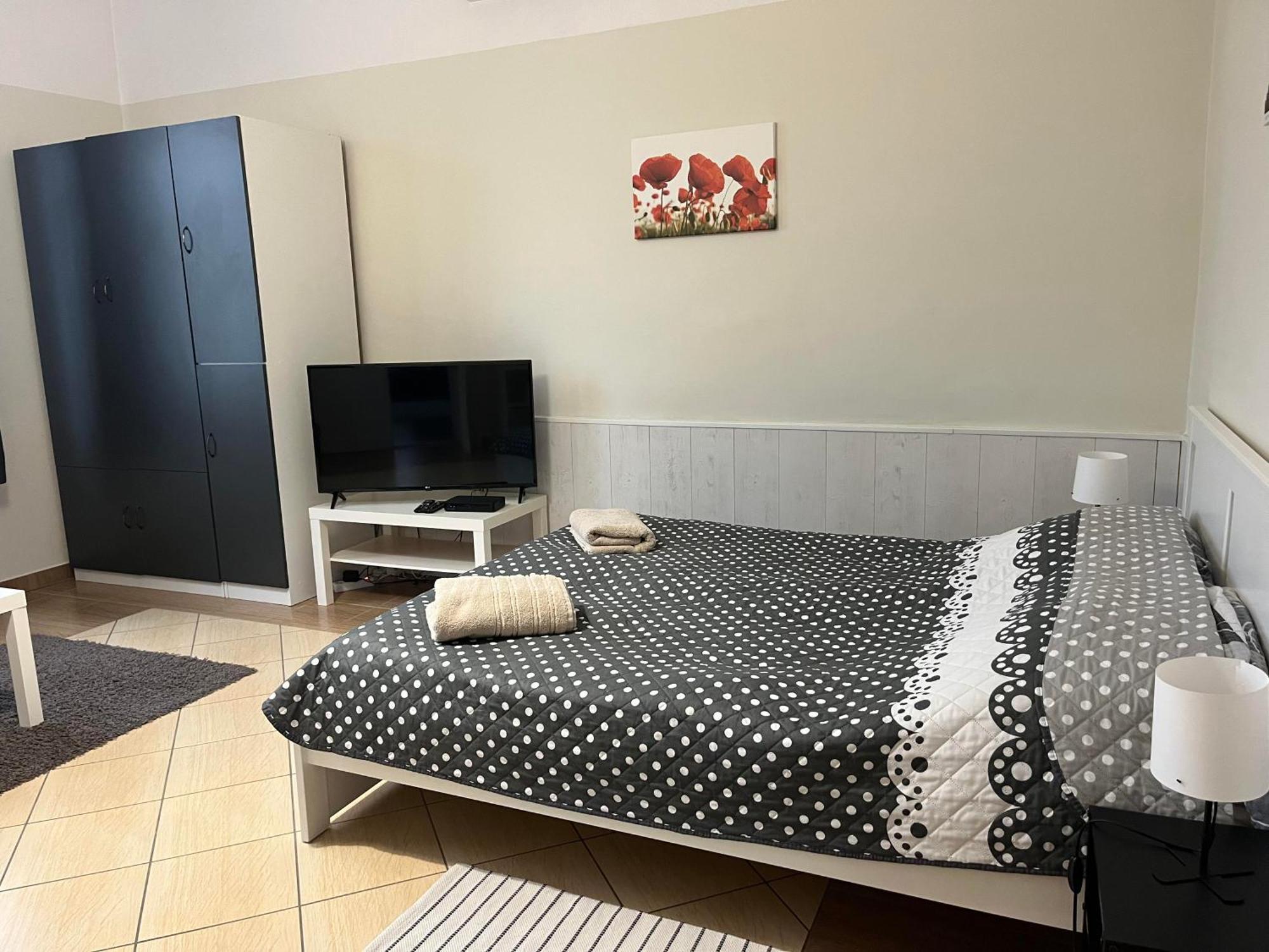 Idill Apartmanhaz B&B Tiszafüred Exteriör bild