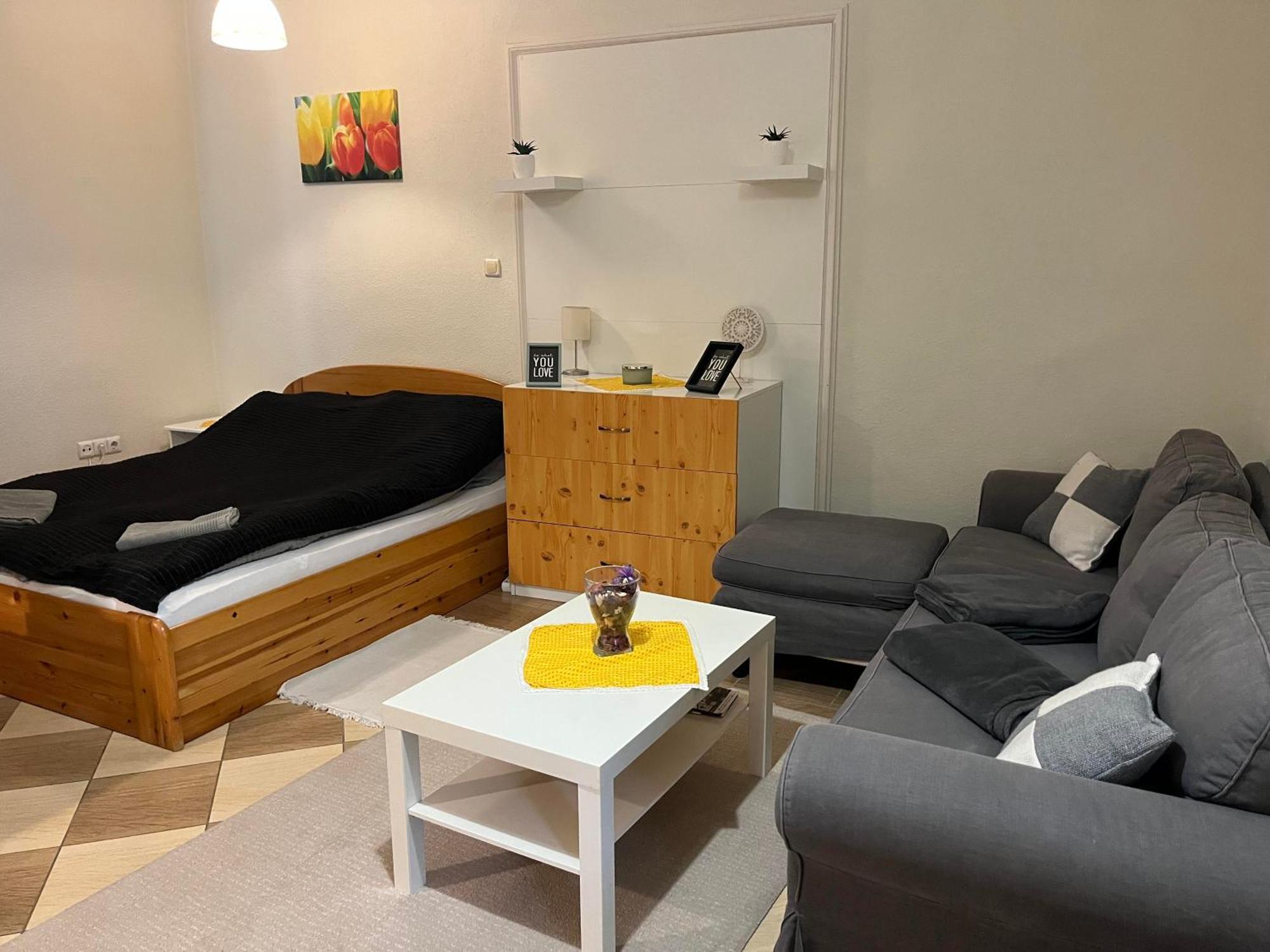 Idill Apartmanhaz B&B Tiszafüred Exteriör bild
