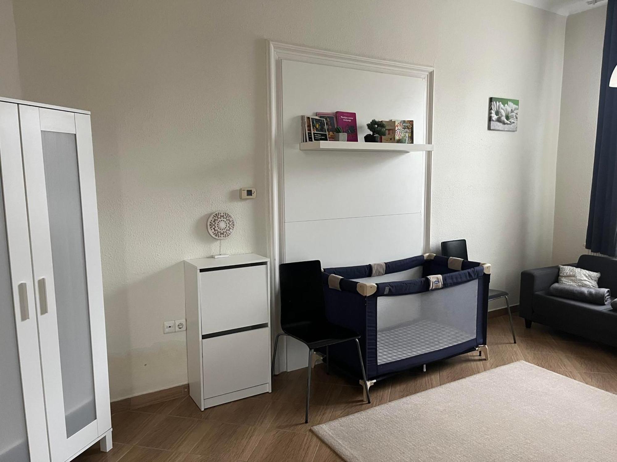 Idill Apartmanhaz B&B Tiszafüred Exteriör bild