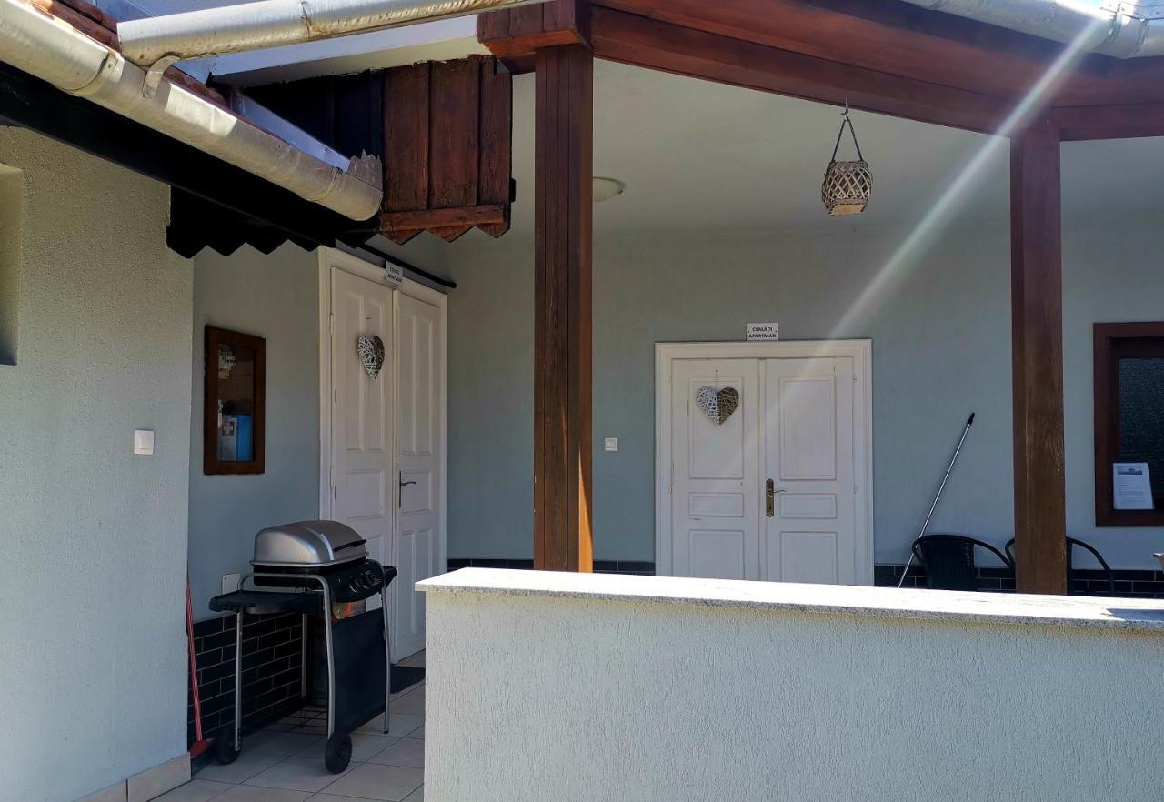 Idill Apartmanhaz B&B Tiszafüred Exteriör bild